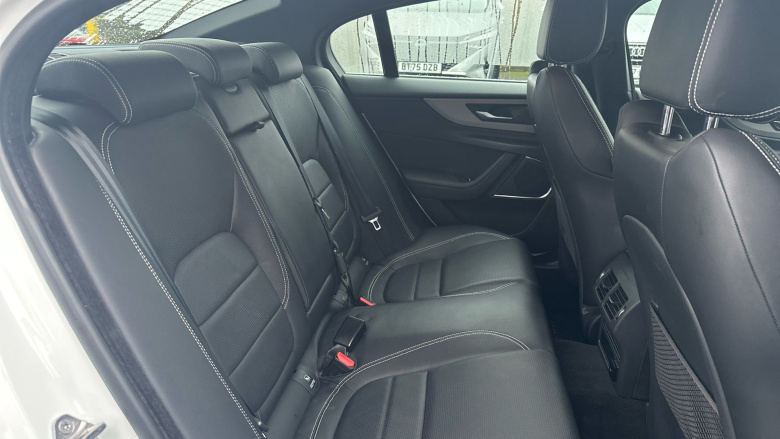 Jaguar XE 2.0 D200 R-Dynamic SE 4dr Auto Diesel Saloon